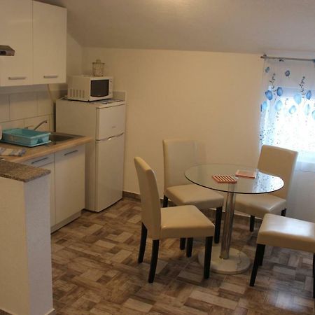 Apartments Anicic Coric Omisalj Exterior photo