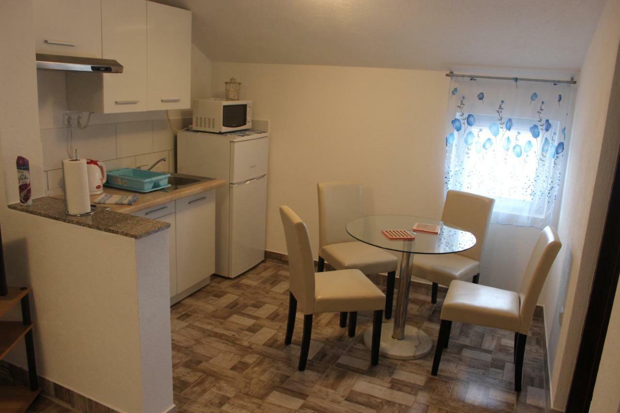 Apartments Anicic Coric Omisalj Exterior photo