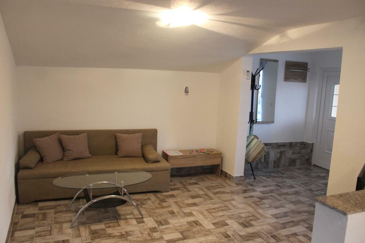 Apartments Anicic Coric Omisalj Exterior photo